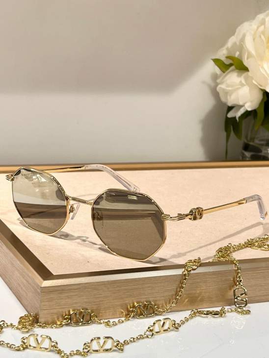 Picture of Valentino Sunglasses _SKUfw66211234fw